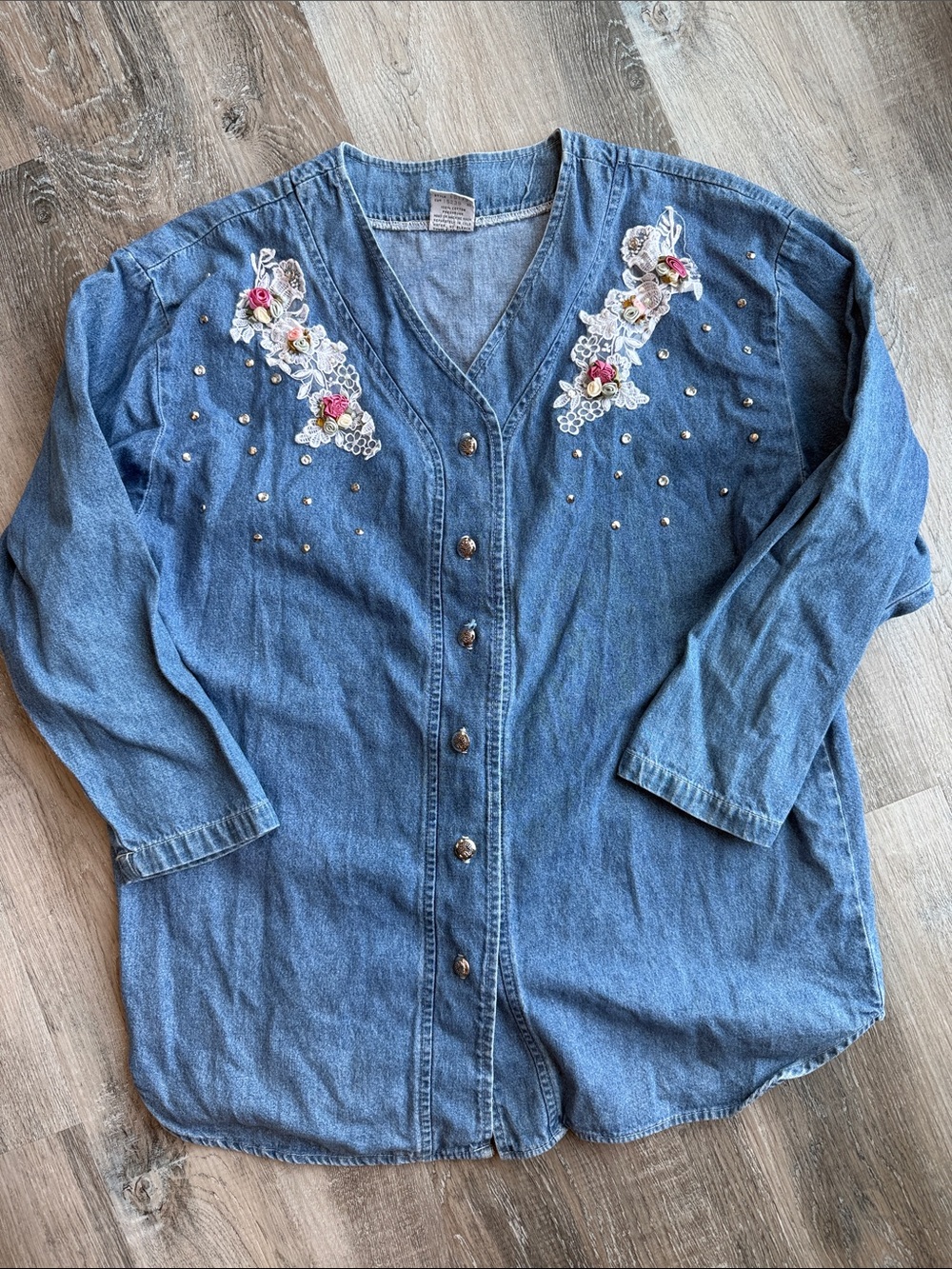 Bridge Embellished Denim Button-Front Women's Top - Blue sz m